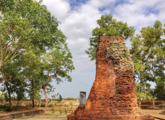 Độc lạ tháp cổ Vĩnh Hưng – chốn linh thiêng nghìn năm tuổi tại Bạc Liêu Độc lạ tháp cổ Vĩnh Hưng - chốn linh thiêng nghìn năm tuổi tại Bạc Liêu